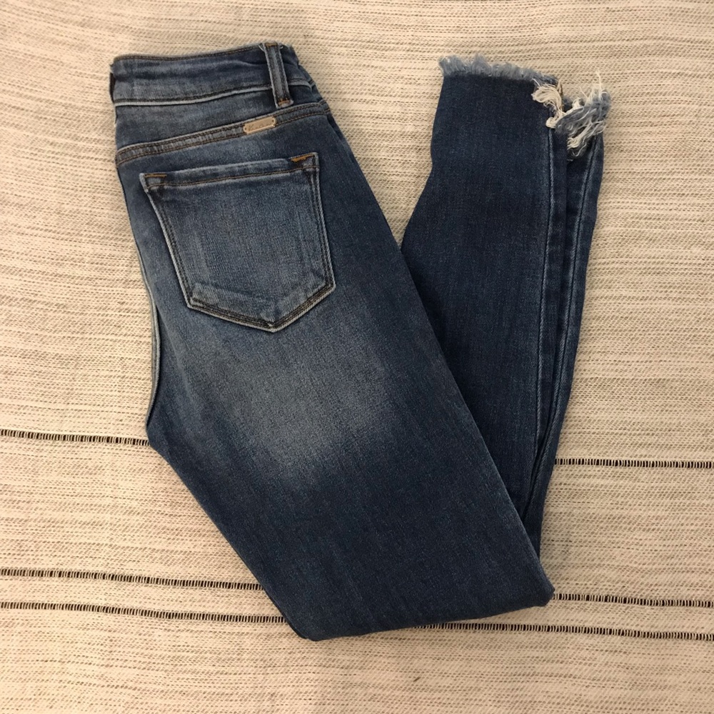 KanCan Distressed Ankle Jean